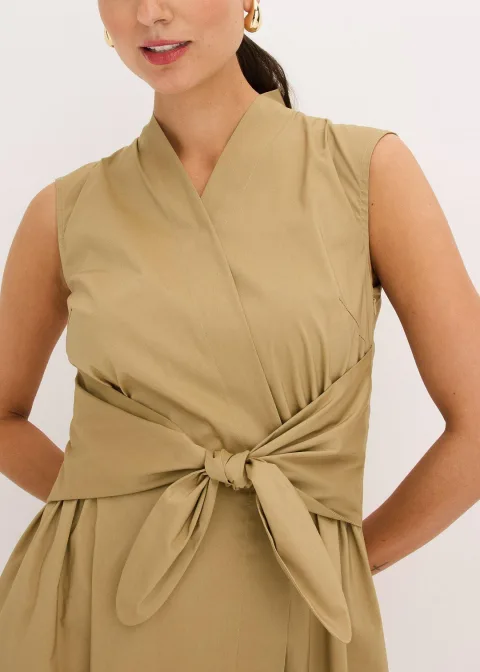 Robe à détail noué