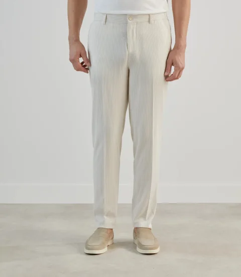 IZAC - Pantalon ville en seersucker rayé beige