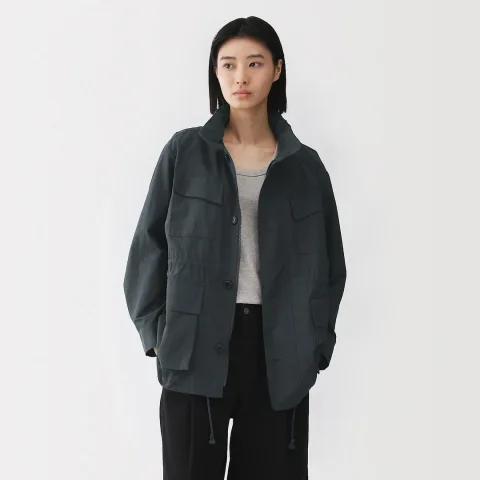 Veste utilitaire en nylon à la teinture naturelle pour femme