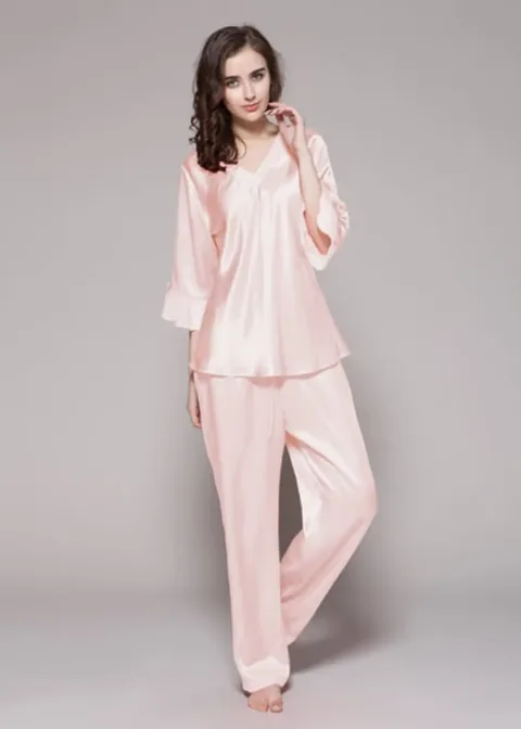 Pyjama En Soie Avec Dentelle De Qualité