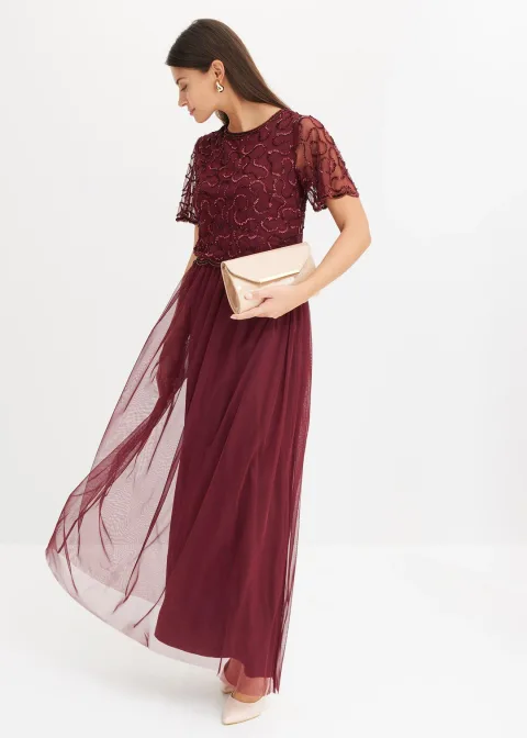 Robe longue en tulle fin avec sequins brodés