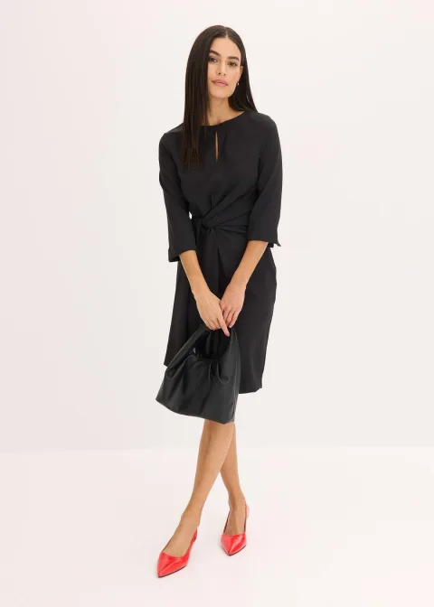 Robe à détail noué