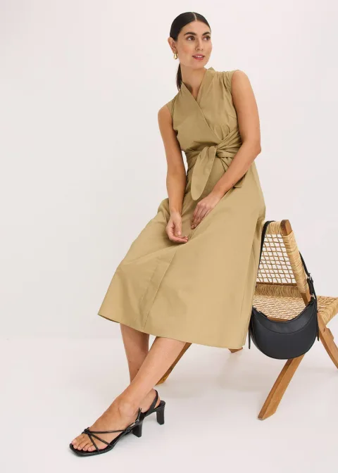 Robe à détail noué