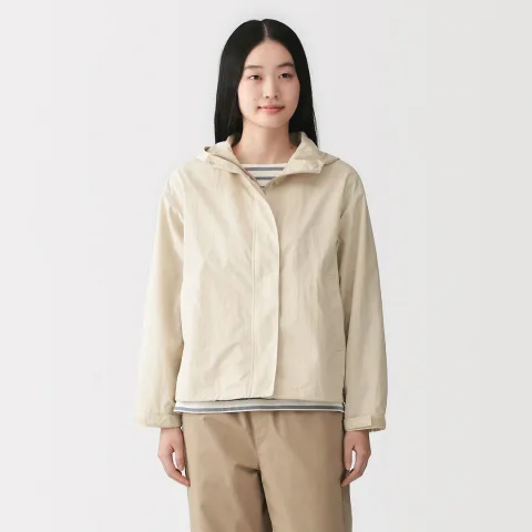 Veste à capuche pliante et déperlante pour femme