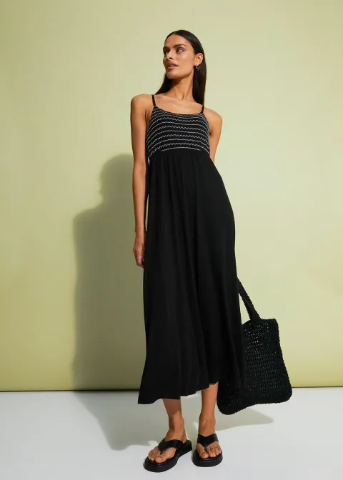 Robe midi rehaussée de broderies