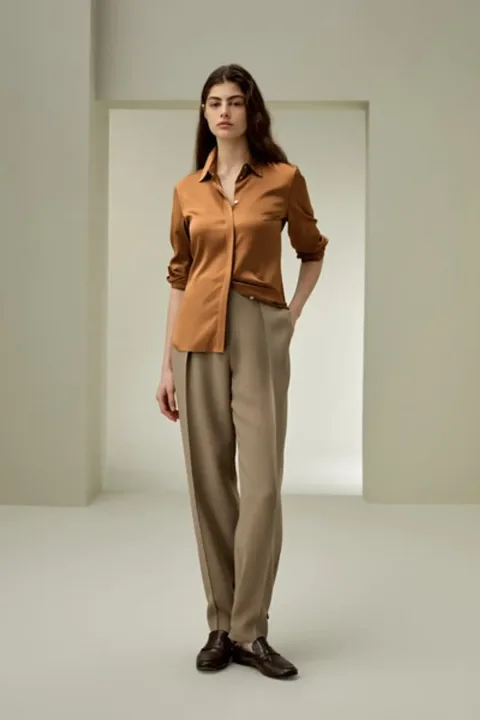 Chemise en soie à silhouette élégante
