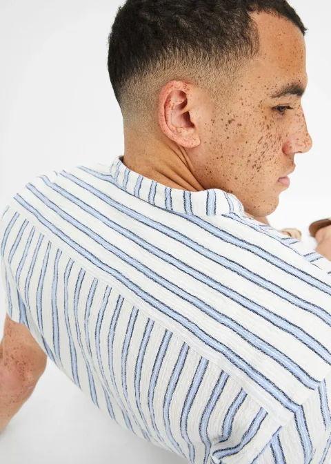 Chemise manches courtes, aspect froissé