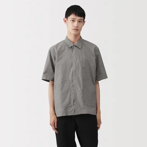 Chemise à manches courtes en nylon teint à partir de matériaux naturels pour homme