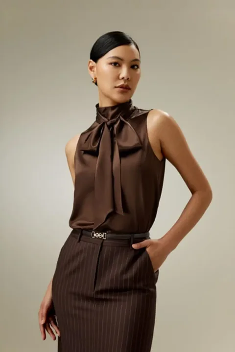 Blouse en soie sans manches avec col noué - Élégante et stylée