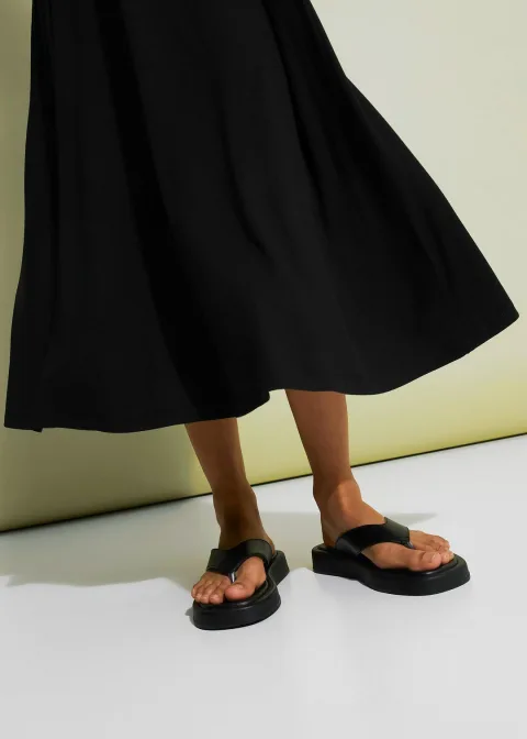 Robe midi rehaussée de broderies