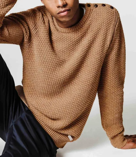 IZAC - Pull ocre épaule boutonnée