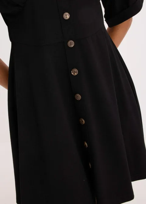 Robe courte et cintrée