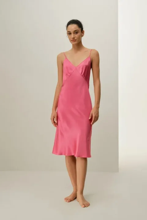 Chemise de nuit à bretelles en soie LILYSILK × NBCF – Soutien à la lutte contre le cancer du sein