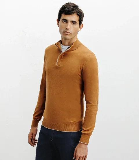 IZAC - Pull col montant demi zippé camel foncé