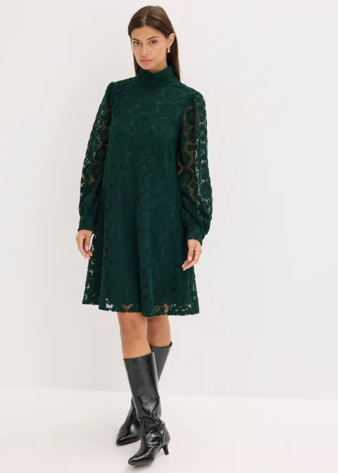 Robe courte en dentelle