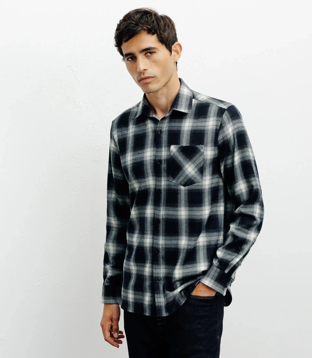 IZAC - Chemise casual à petits carreaux marine