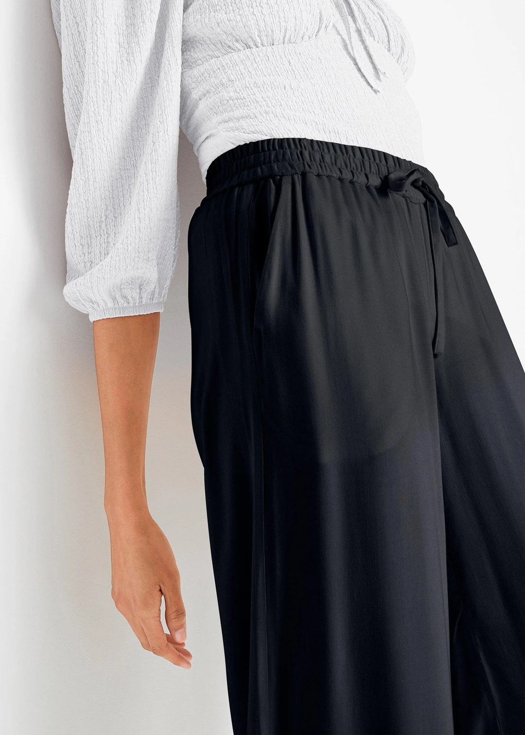 Pantalon fluide en viscose légèrement brillante - 3