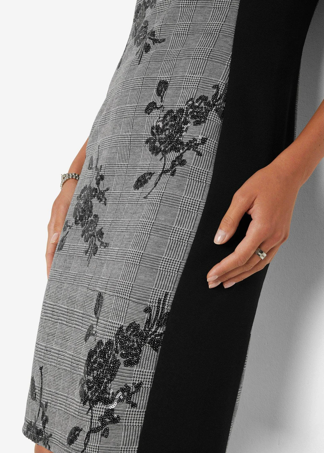 Robe fourreau avec sequins brodés - 3