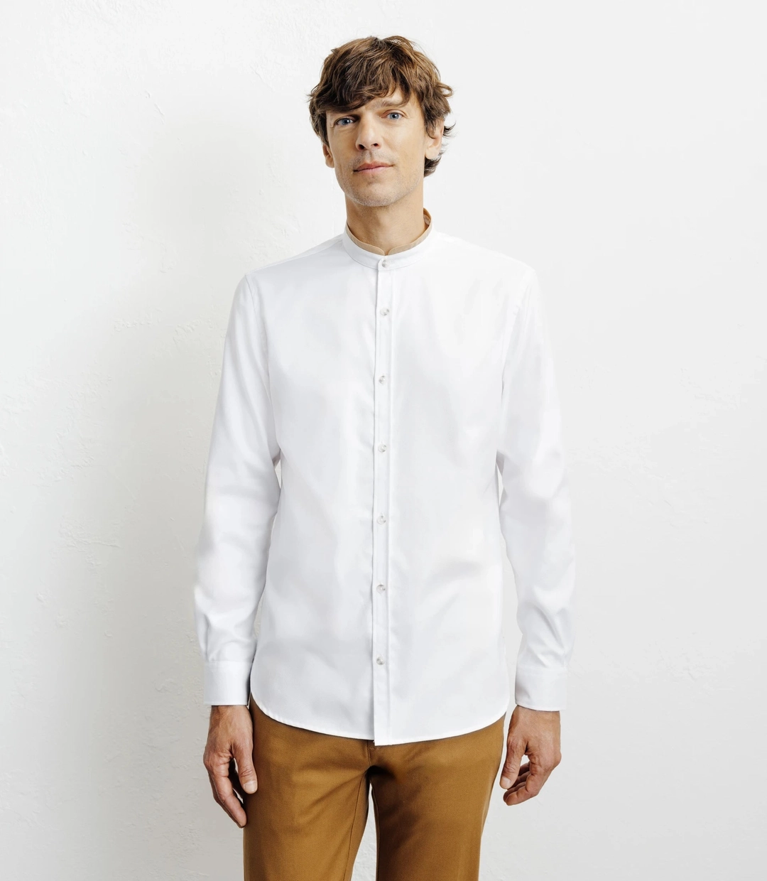 IZAC - Chemise casual col mao avec coudière en suède blanche