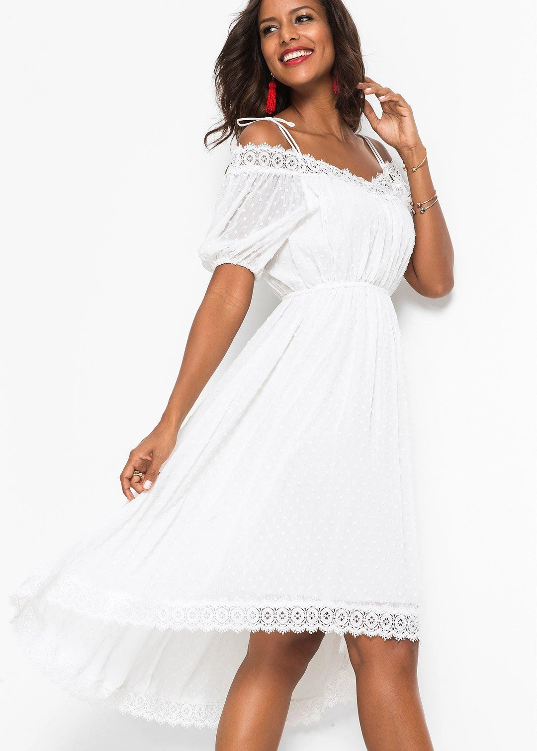 Robe à bretelles et base asymétrique