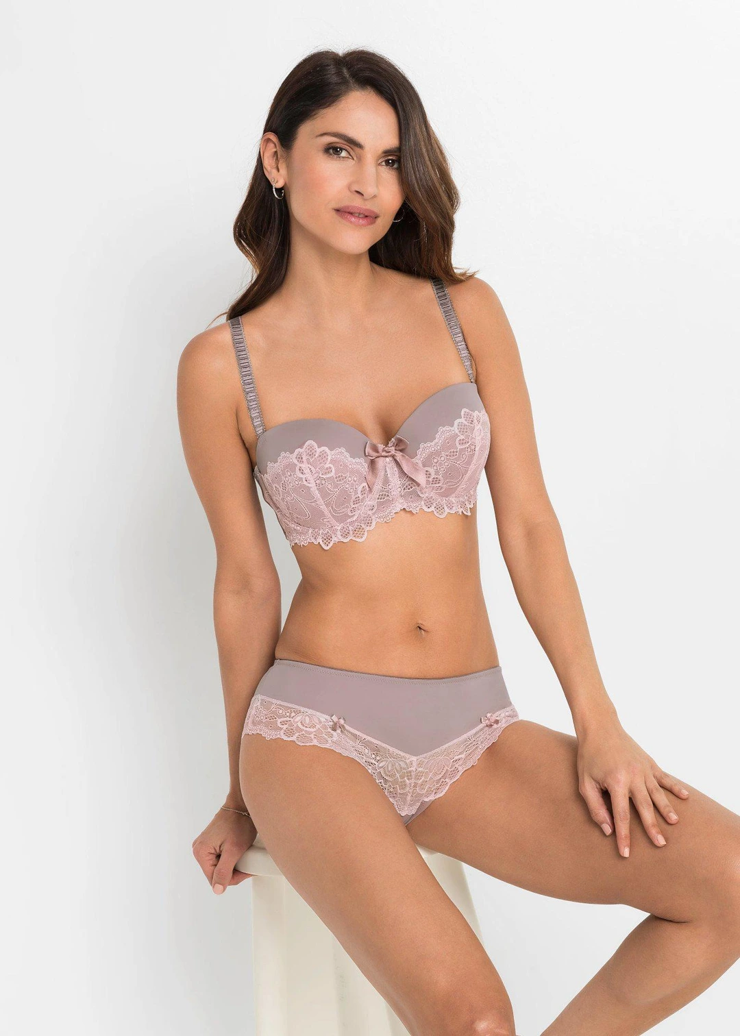 Soutien-gorge balconnet à armatures