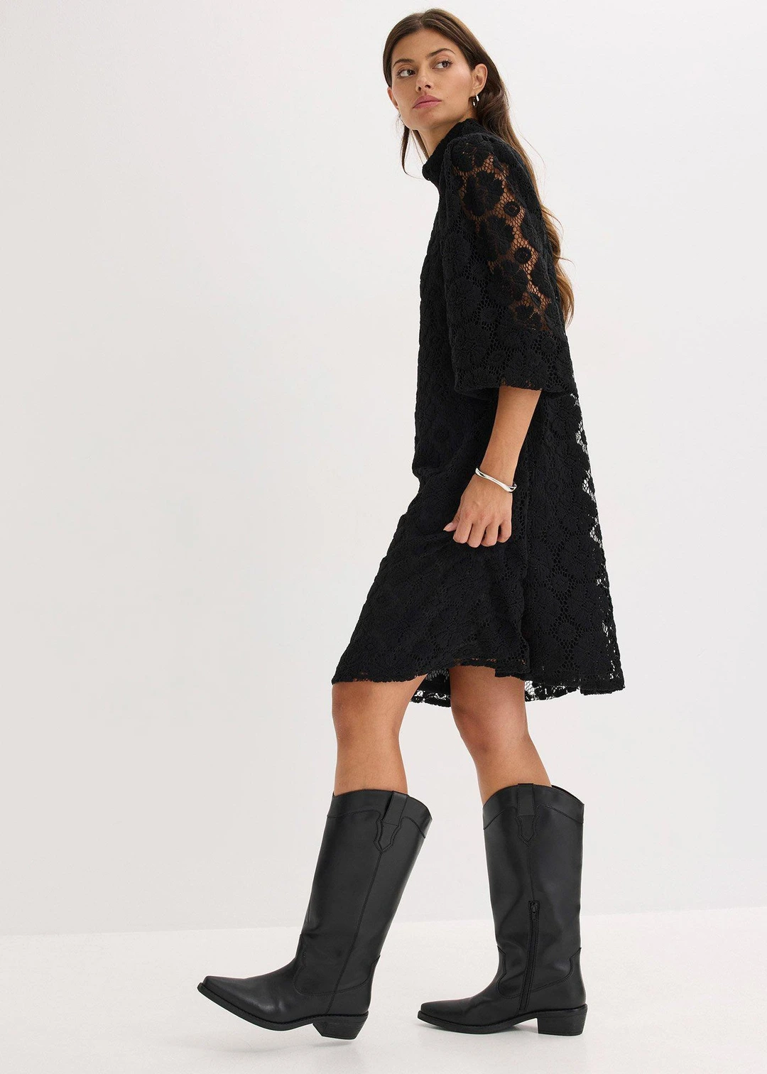 Robe courte en dentelle - 2