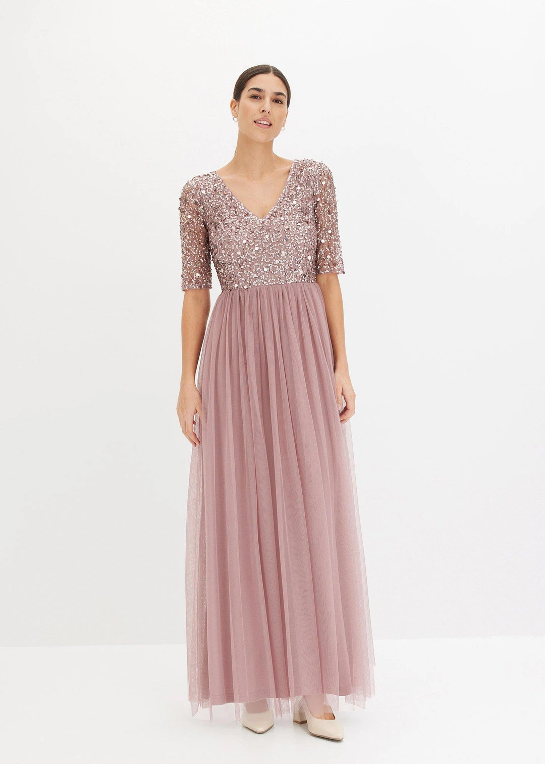 Robe de soirée en tulle avec haut brodé de sequins