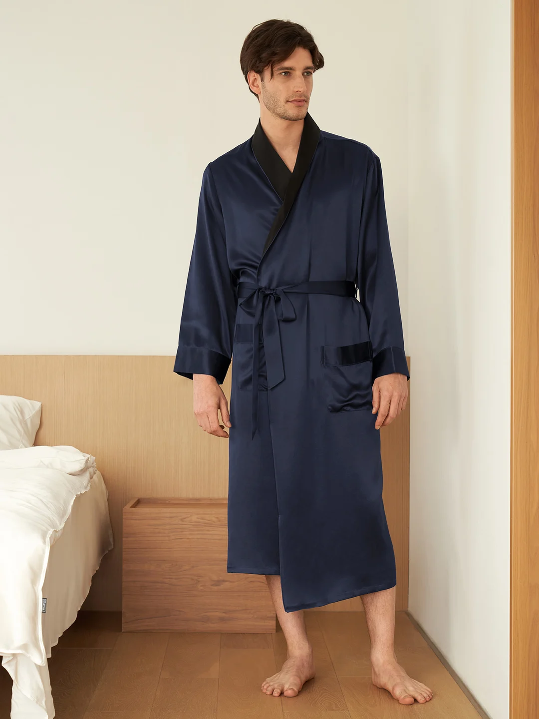 LILYSILK Peignoir De Soie Homme Bleu Marine Col Croisé, Deux Poches Devant 100% Soie Convivial Pour Les Personnes Allergiques XL