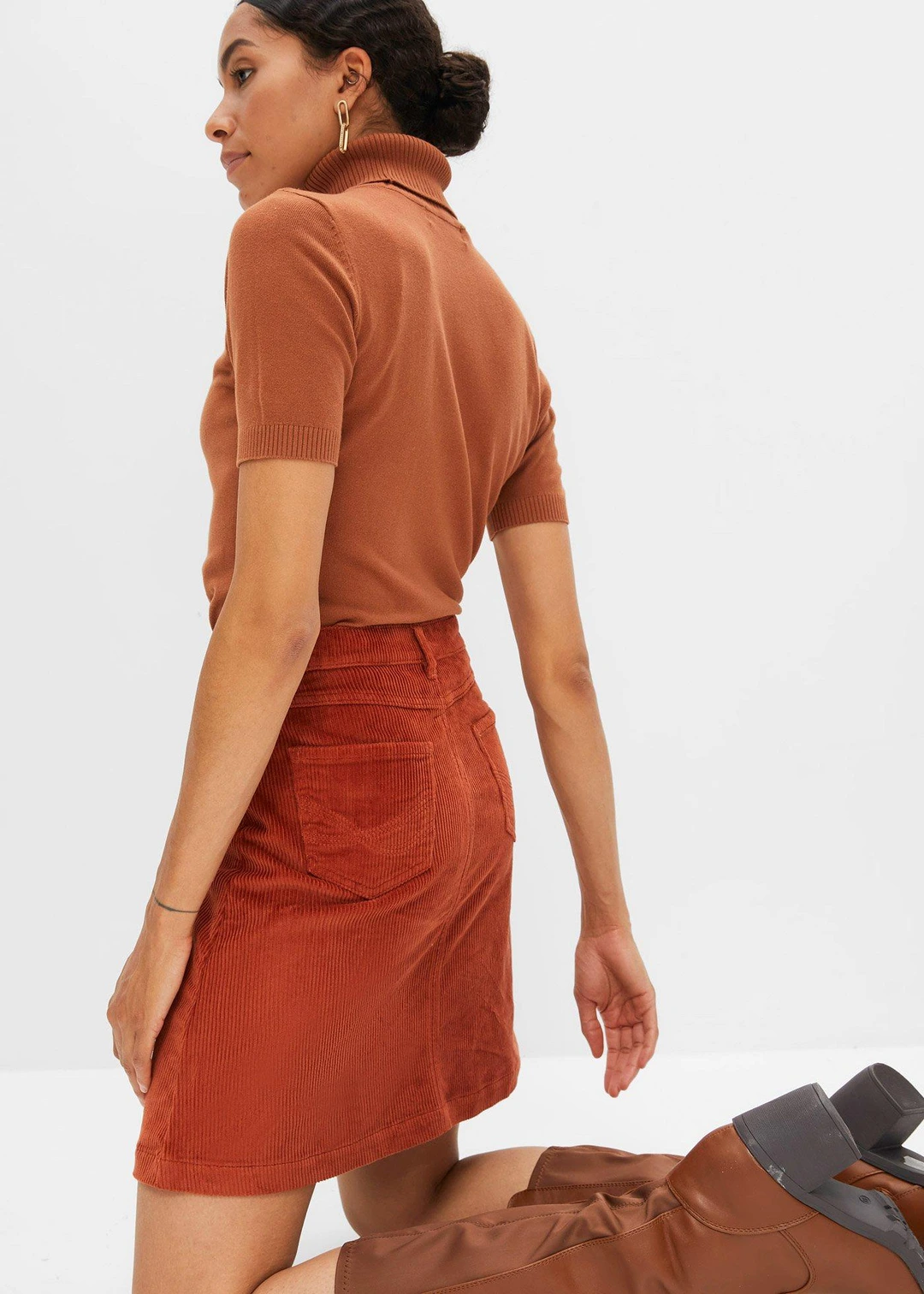 Jupe boutonnée en velours côtelé extensible - 3