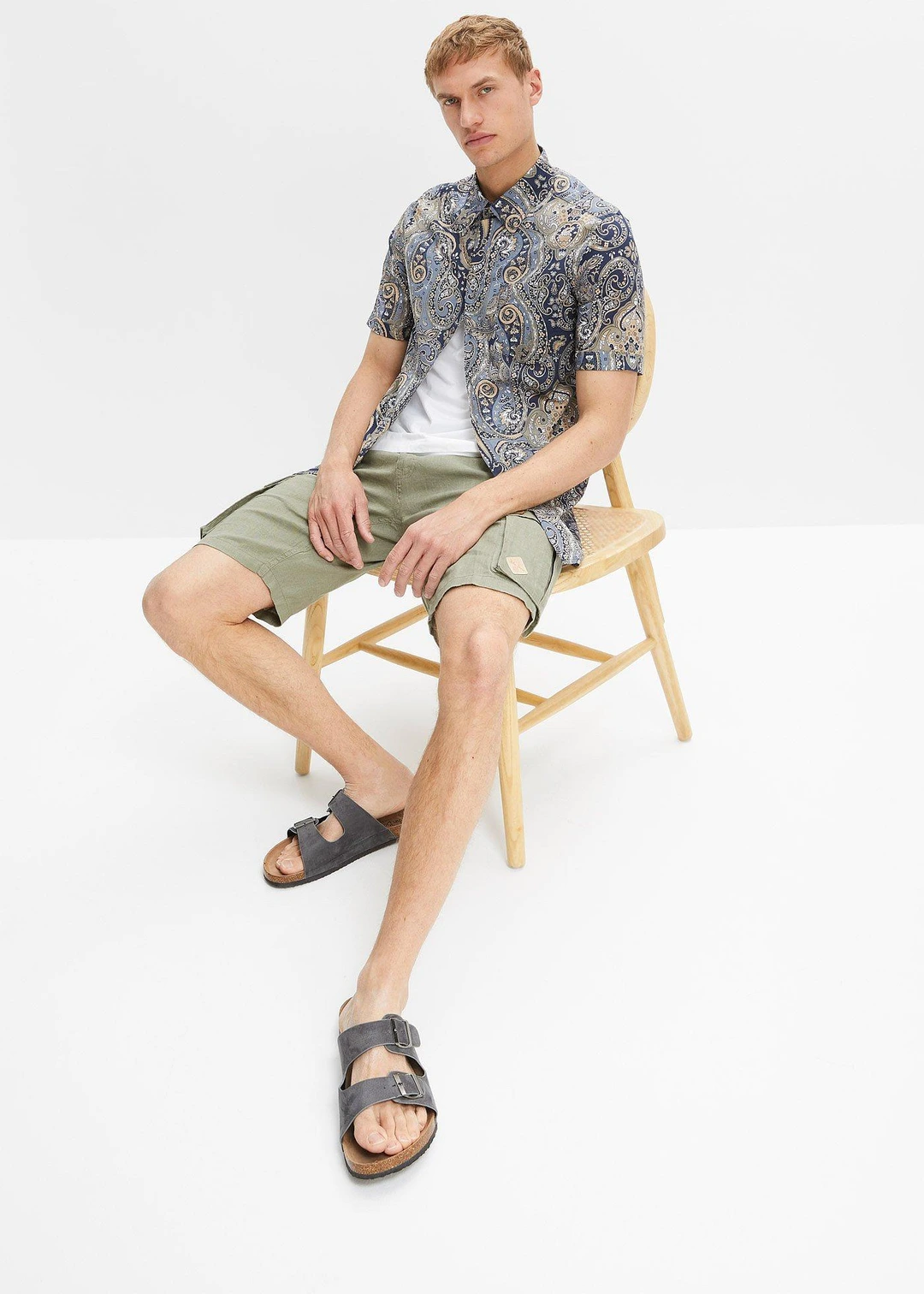 Chemise manches courtes en matière estivale légère