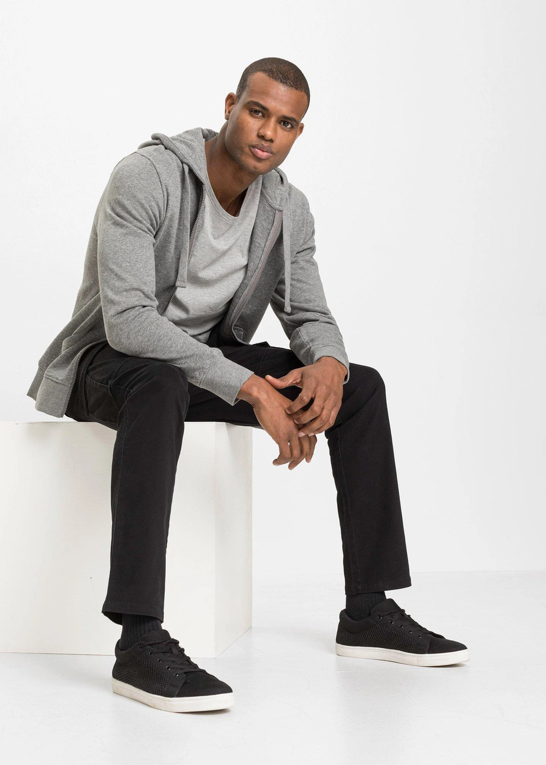 Pantalon slim extensible, jambes droites, avec poches cargo - 2