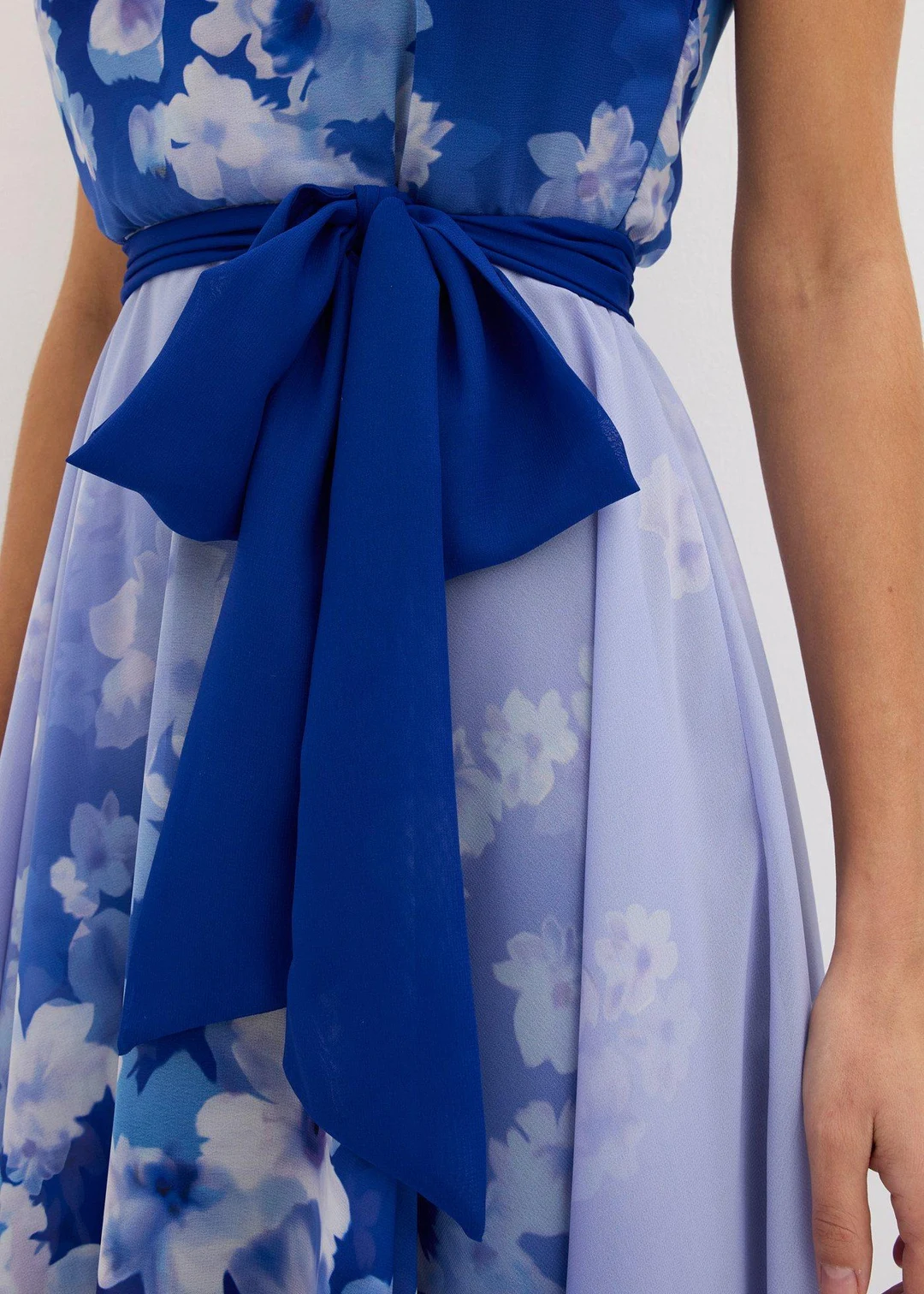 Robe en mousseline avec ceinture à nouer et jupe à pans - 3