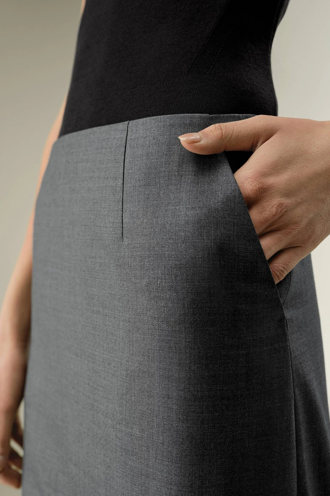 LILYSILK Jupe Courte Pour Femme Jupe Courte Soie-Laine Douceur Contre La Peau Sophistiqué Et Élégant, Modèle Classique Noir 44
