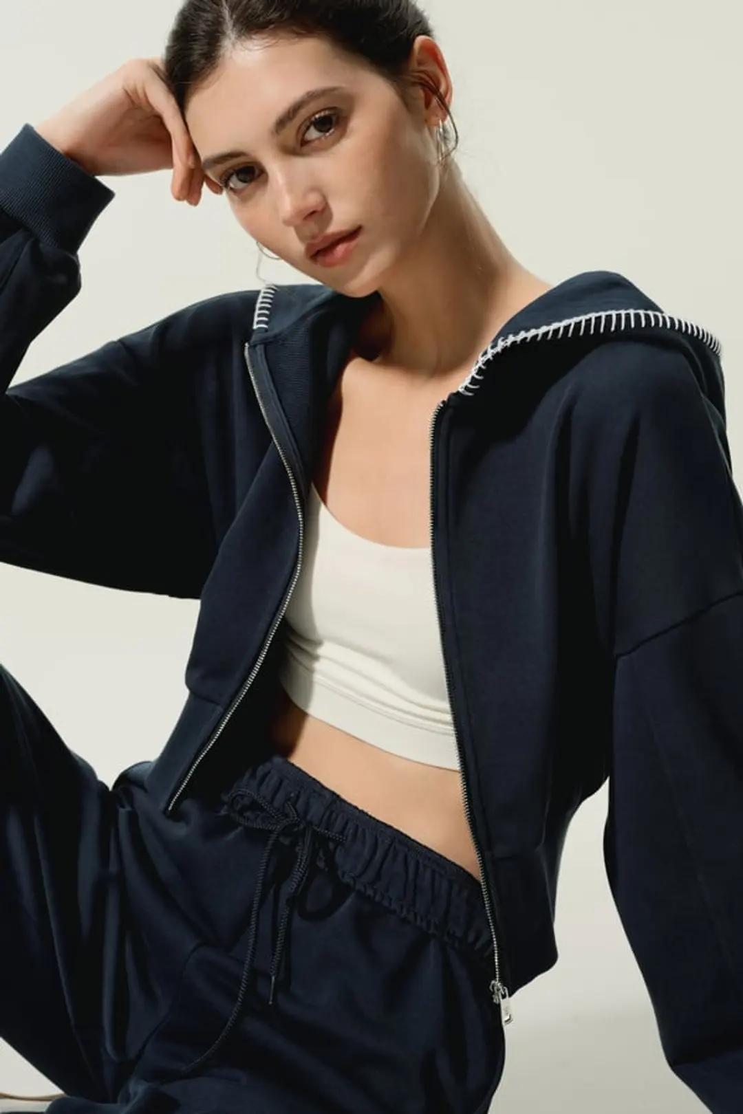 LILYSILK Sweat à Capuche Seamflow Drift Gris Chiné S - Doux, Respirant et Confortable en Soie Mélangée, Coupe Courte