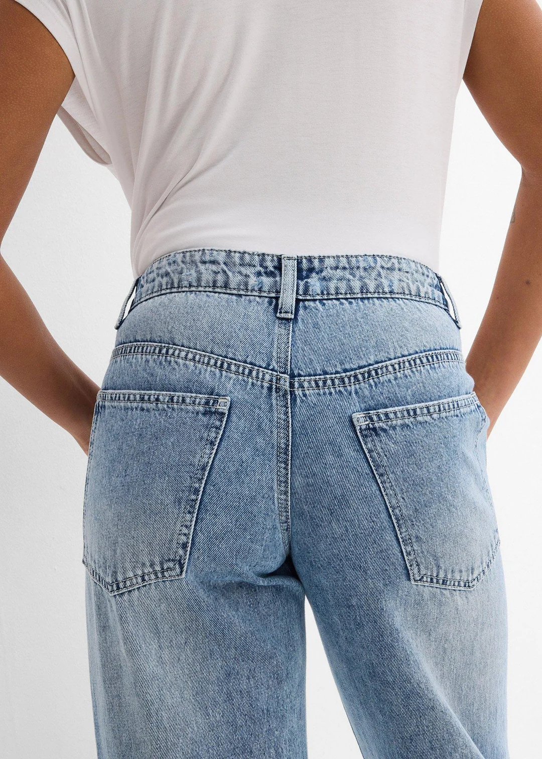 Jean droit et ample, taille mi-haute, peu extensible - 3