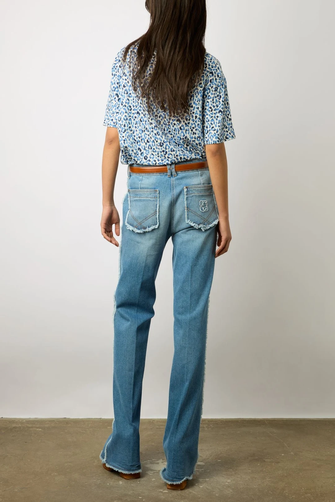 T-shirt V imprimé léopard - MISHA - Fuchsia - 4