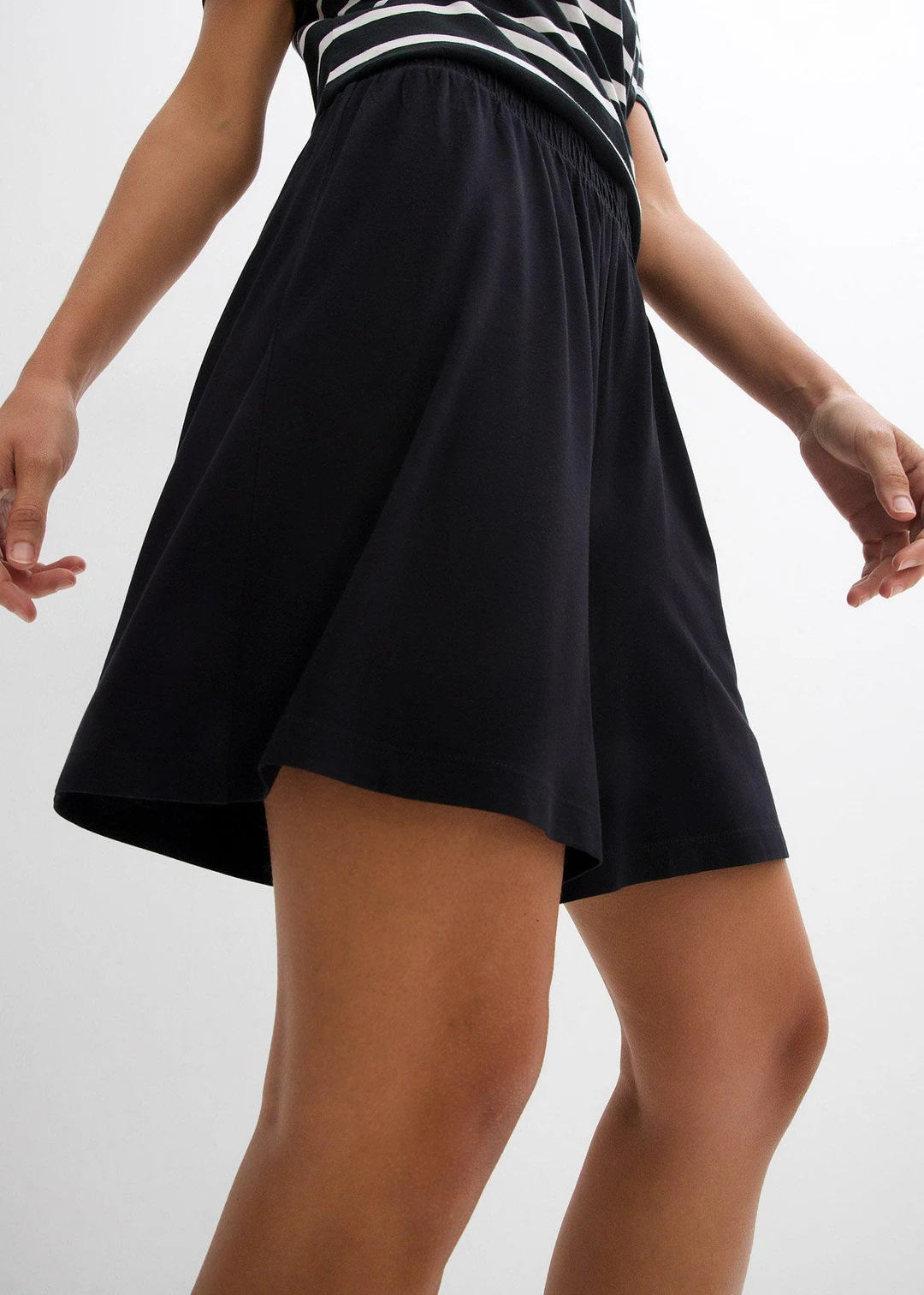 Short à taille élastiquée en viscose douce et extensible - 3