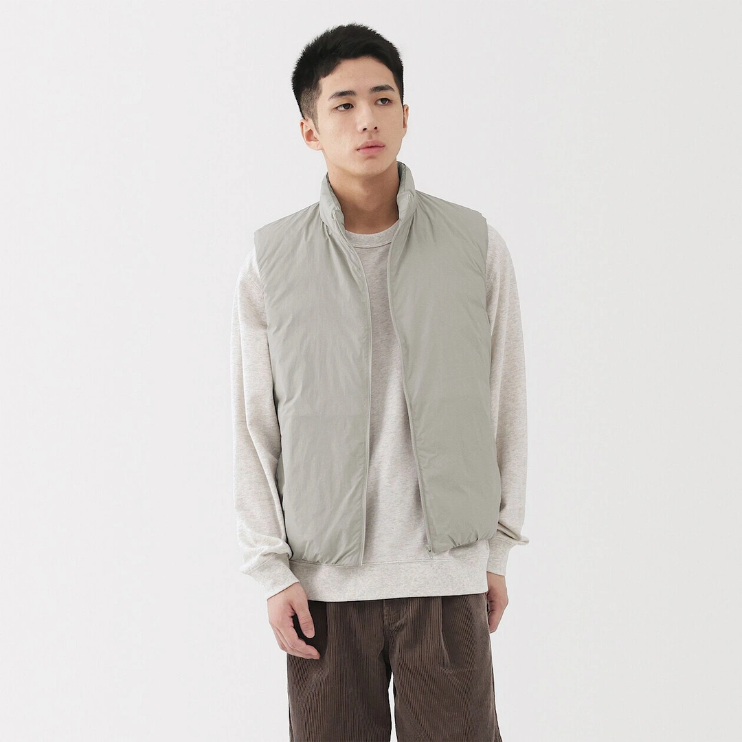 Doudoune légère pliable en nylon recyclé sans manche à col montant pour homme