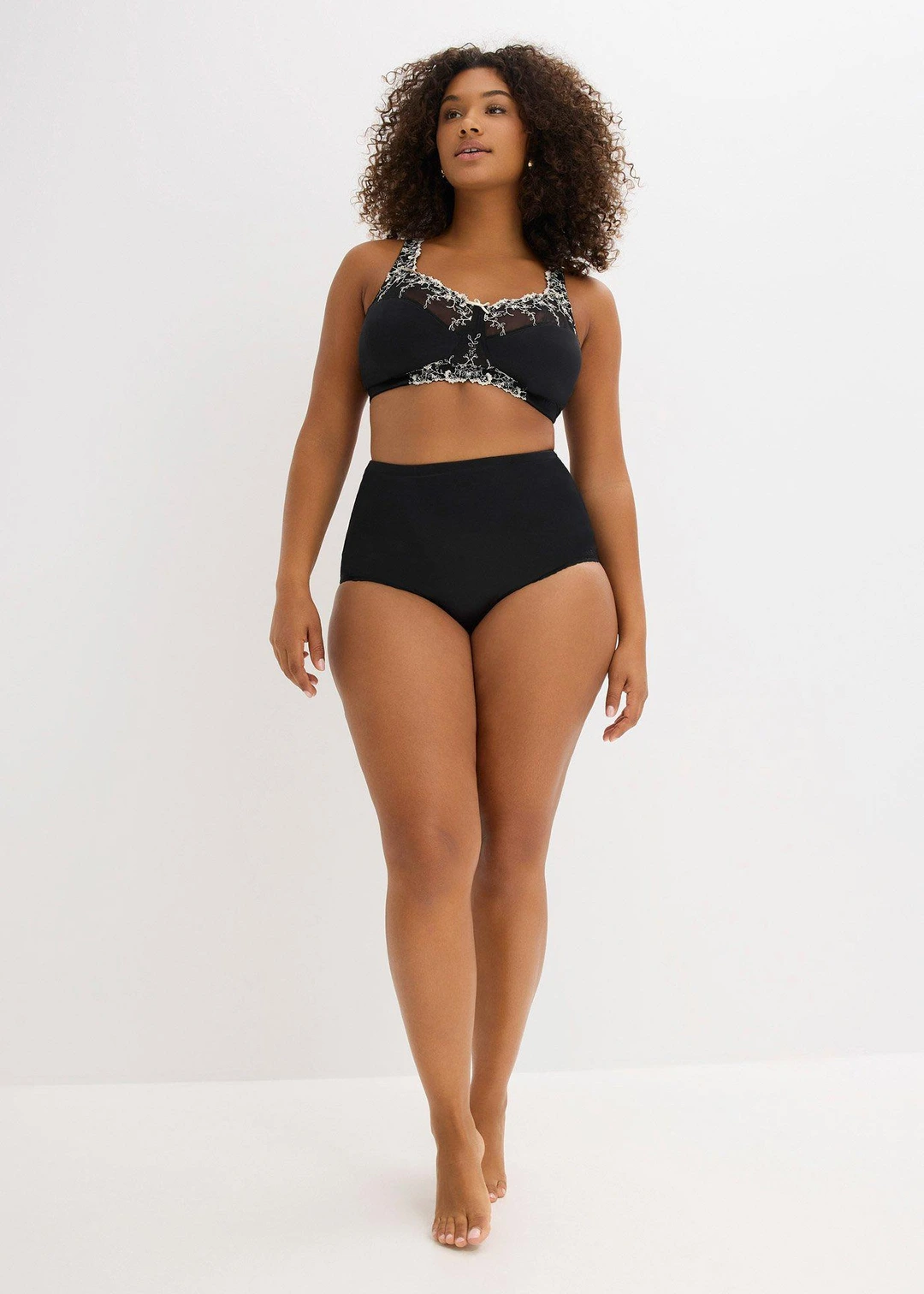 Soutien-gorge de maintien sans armatures, bretelles rembourrées et broderies - 2