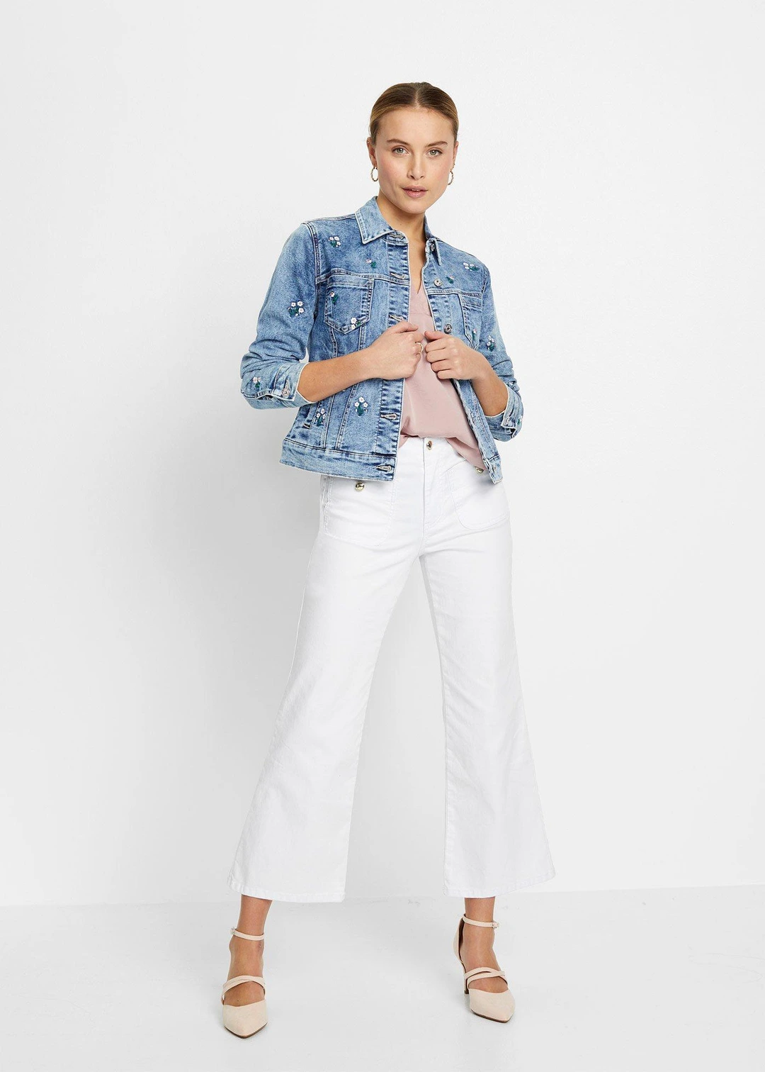 Blouse manches courtes ample en satin avec épaules descendues