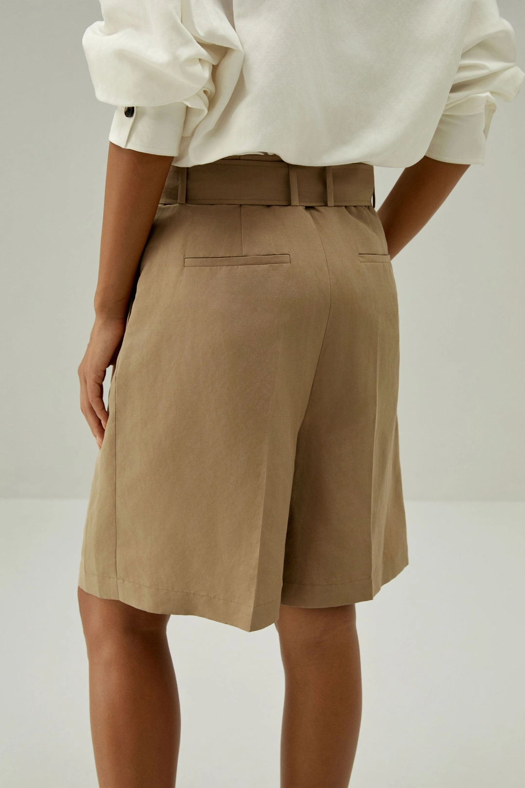 LILYSILK Short Bermuda Chic Short À Jambe Large Avec Une Coupe Bermuda Classique En Mélange Soie-Lin Sophistiqué Et Élégant Blanc Naturel 40