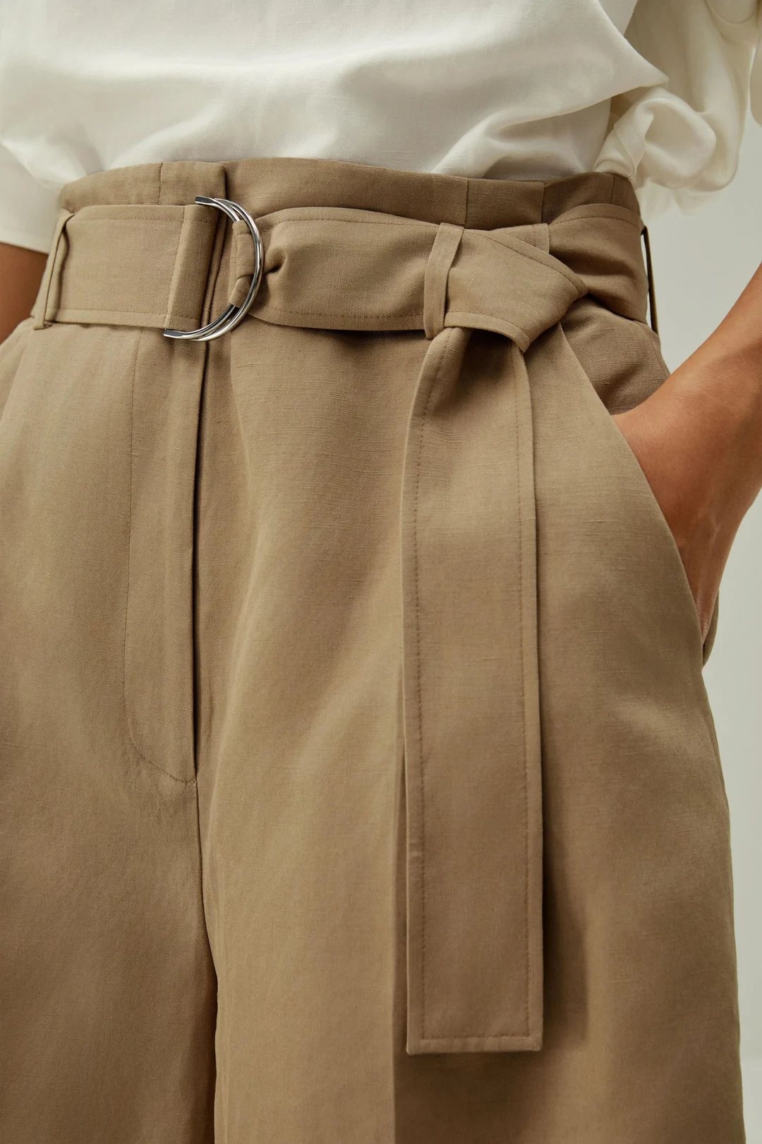 LILYSILK Short Bermuda Chic Short À Jambe Large Avec Une Coupe Bermuda Classique En Mélange Soie-Lin Sophistiqué Et Élégant Blanc Naturel 40