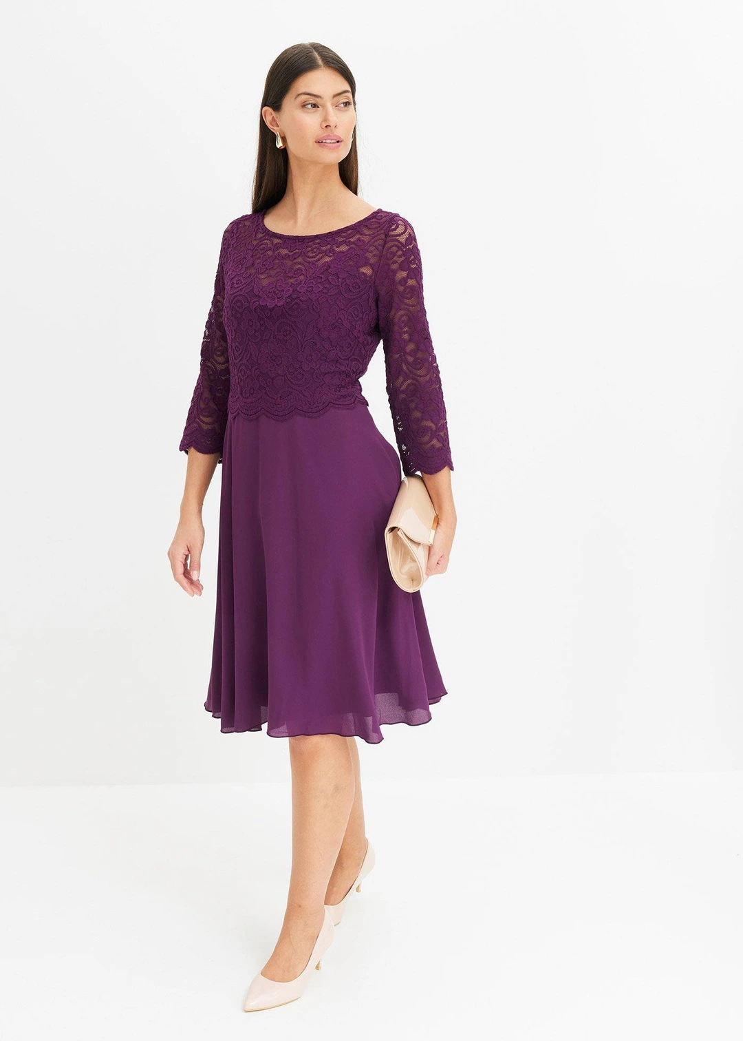 Mini-robe à dentelle