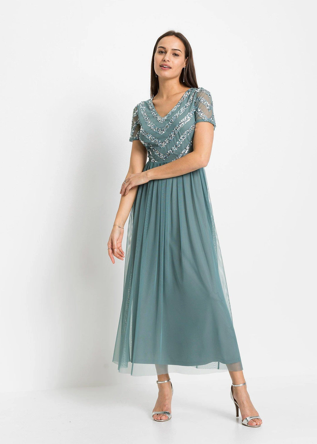 Robe longue brodée de sequins