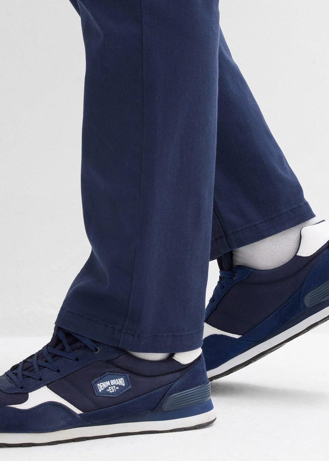 Pantalon droit et extensible, coupe classique - 3