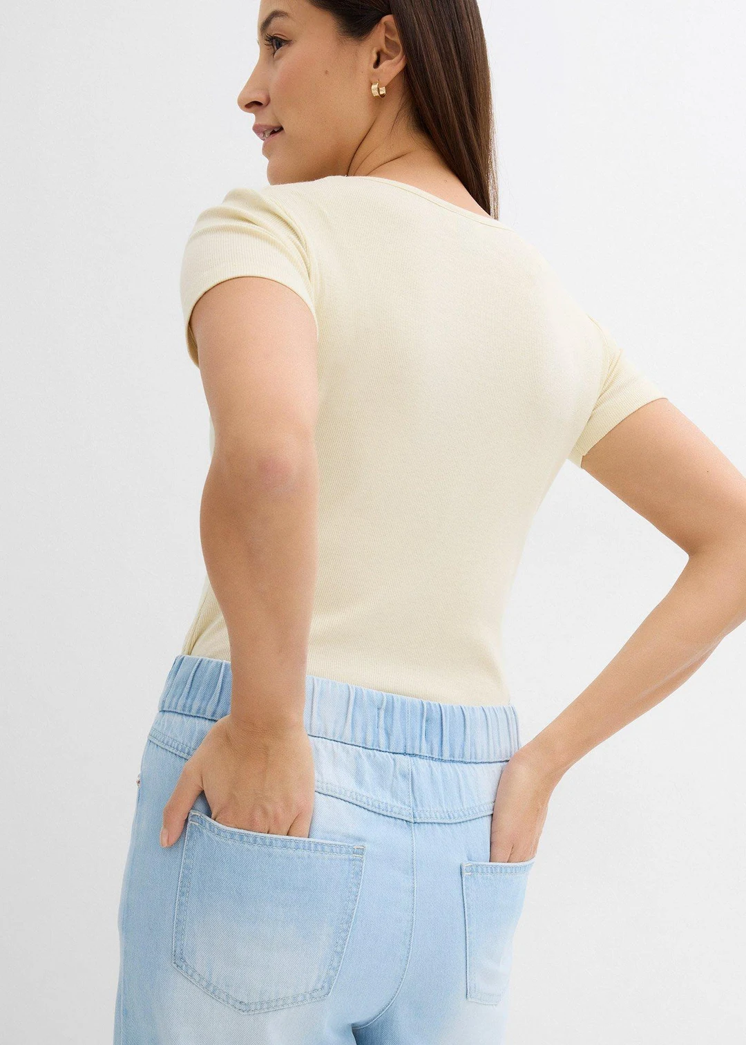 Jean large, taille mi-haute et élastiquée