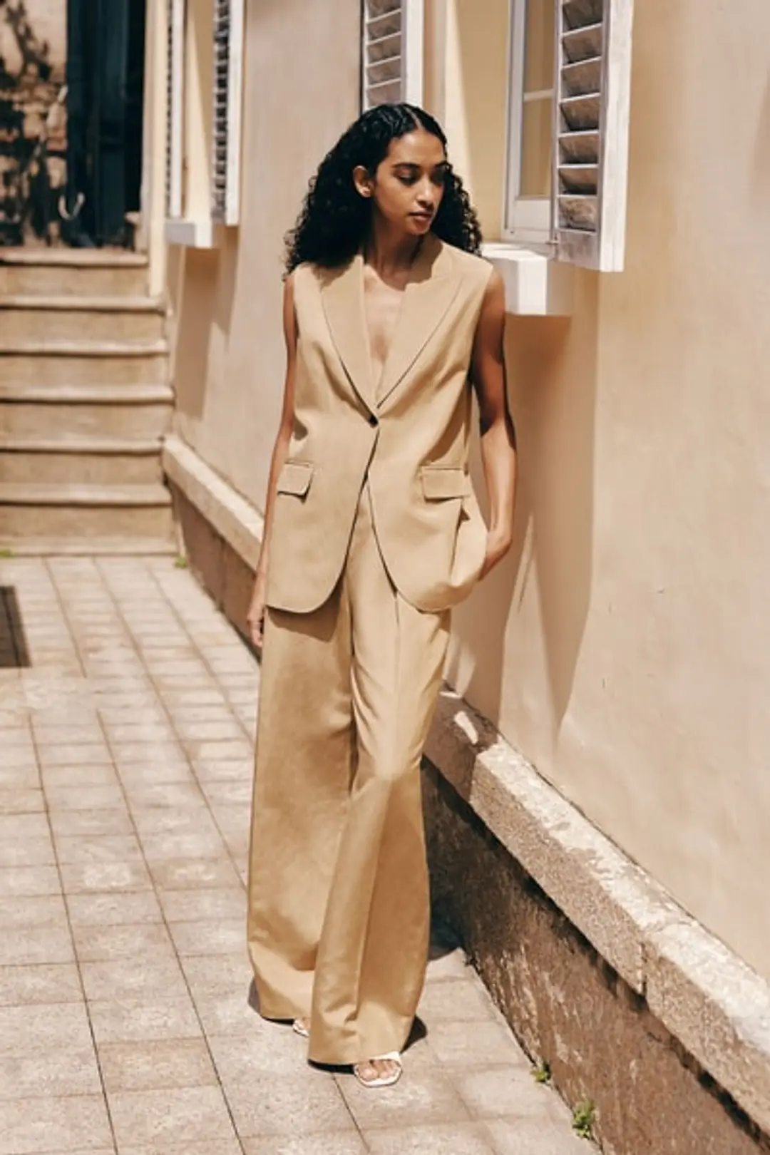 Blazer sans manches à col à revers avec bouton unique élégant