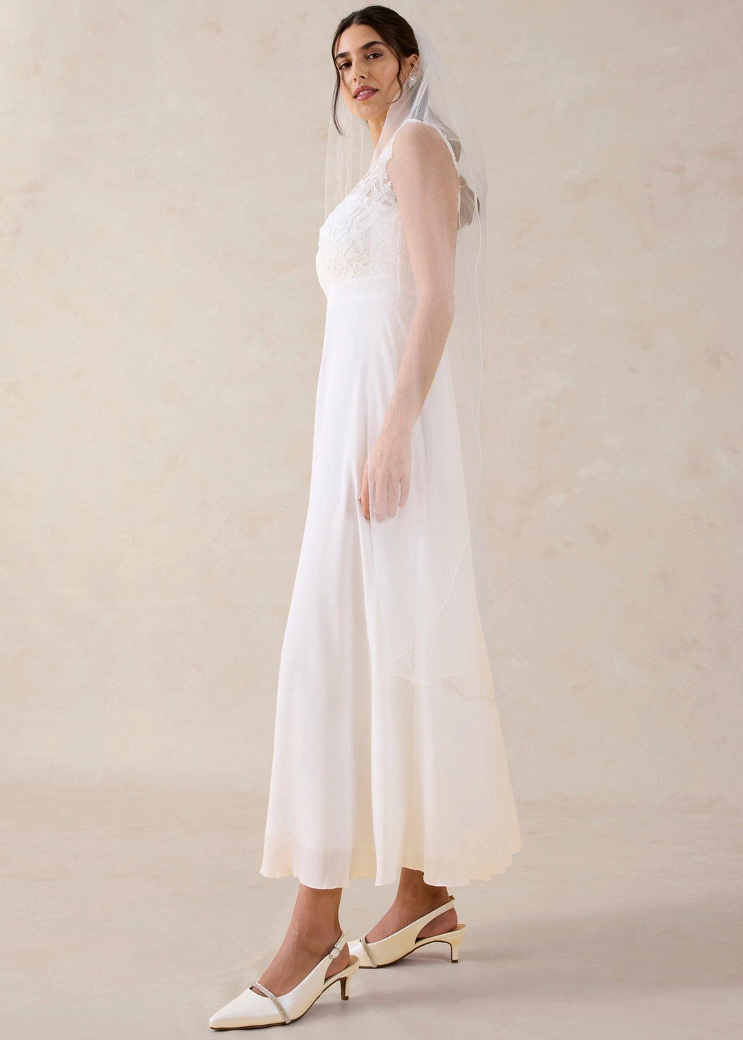 Robe de mariée avec dentelle - 2