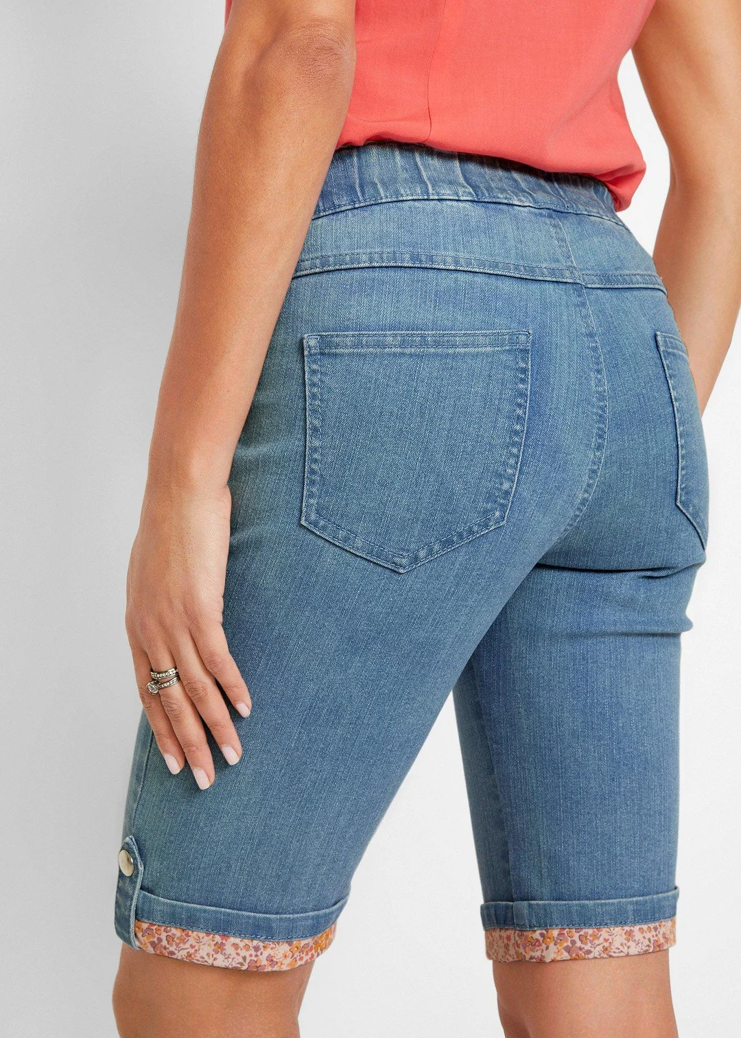 Bermuda en jean avec revers coloré