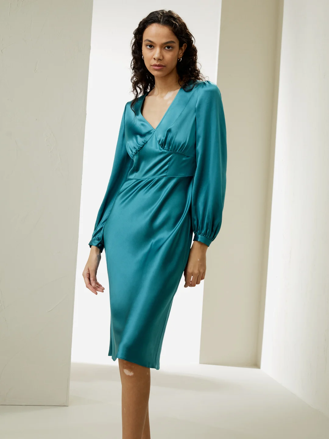 LILYSILK Robe De Soie Rouge Décolleté En V, Forme Ajustée 100% Soie Bonne Qualité Lavable En Machine 44